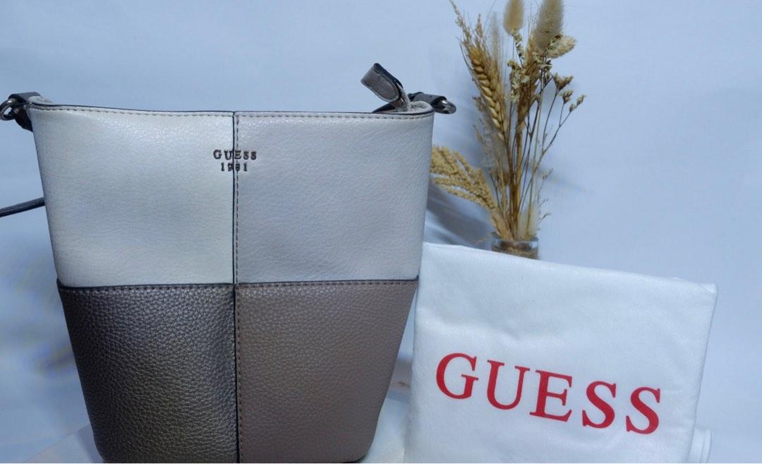 Preloved Crossbody Kabelka GUESS flora bucket Fesyen Wanita