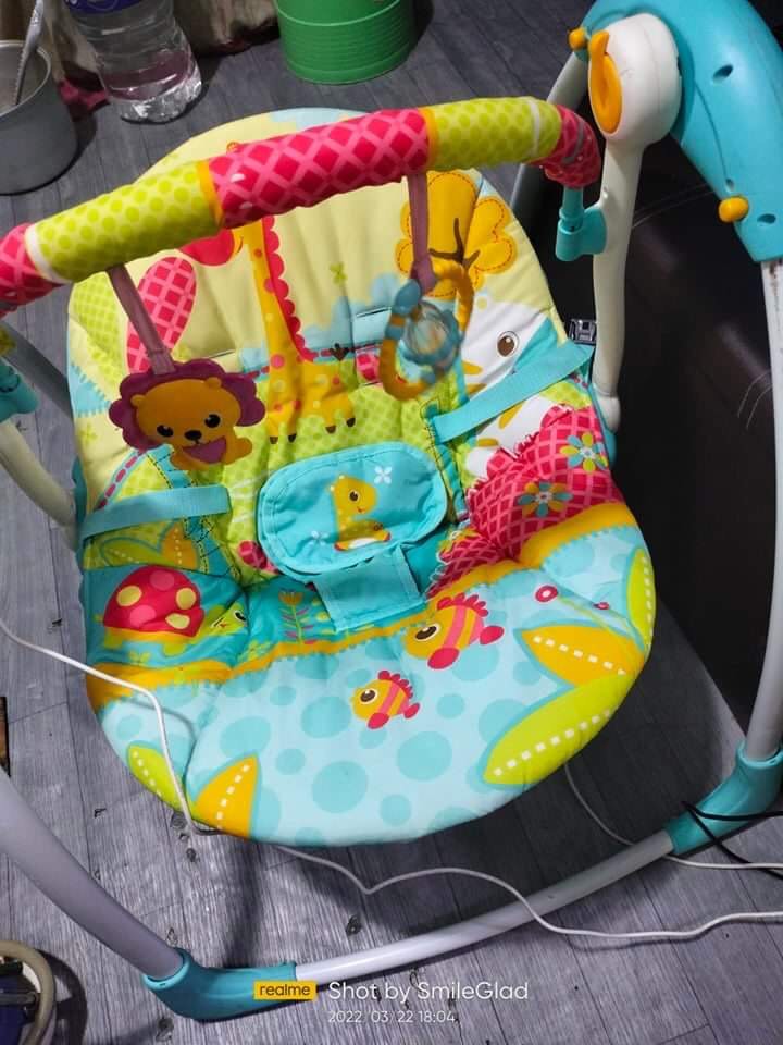 Rocker automatic/ Electric rocker preloved, Babies & Kids, Baby Nursery