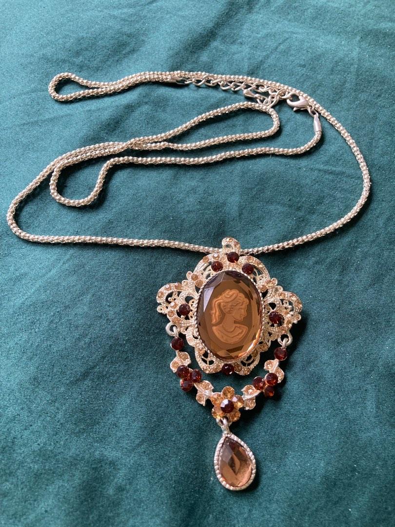 Royal necklace cum brooch