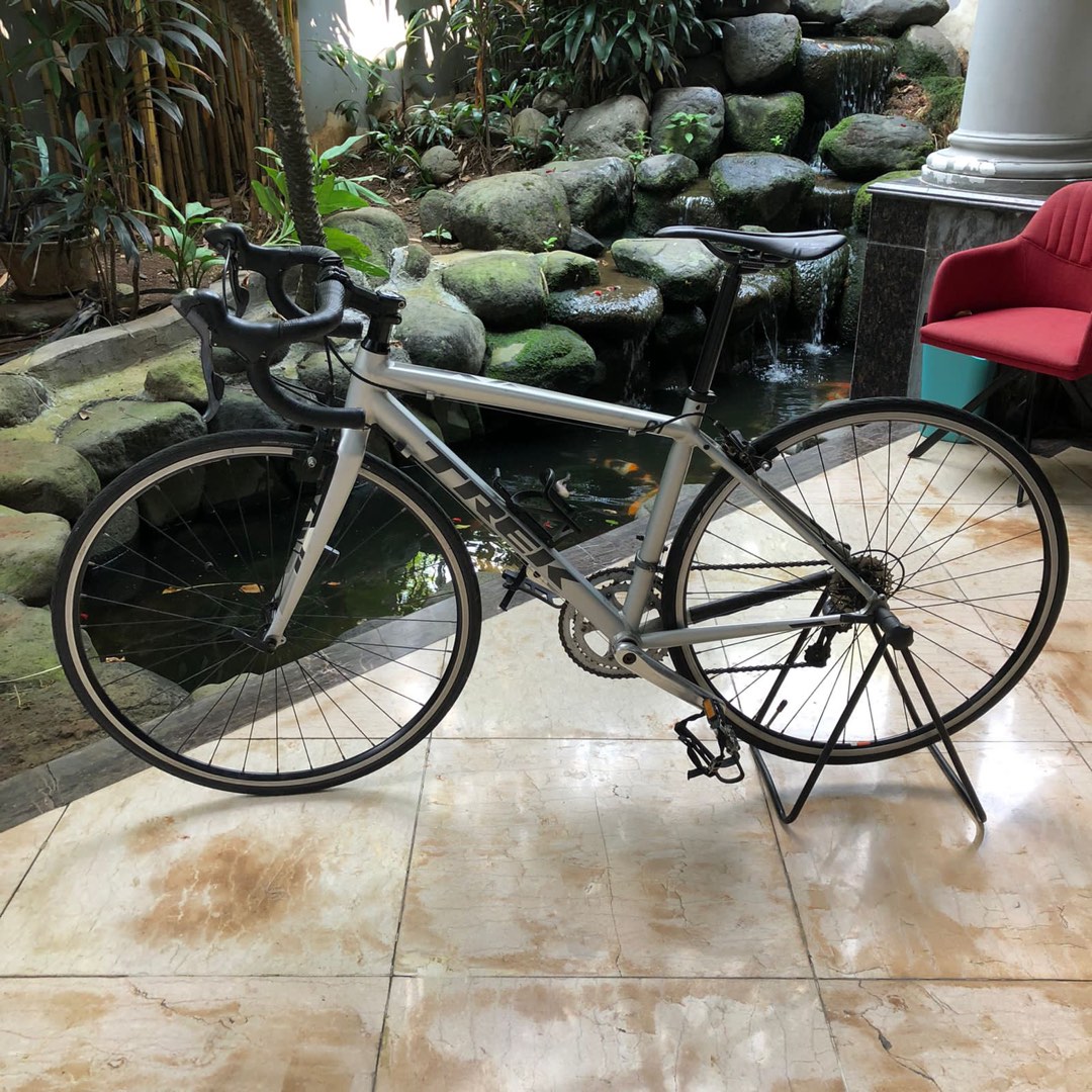 Sepeda road bike trek clearance