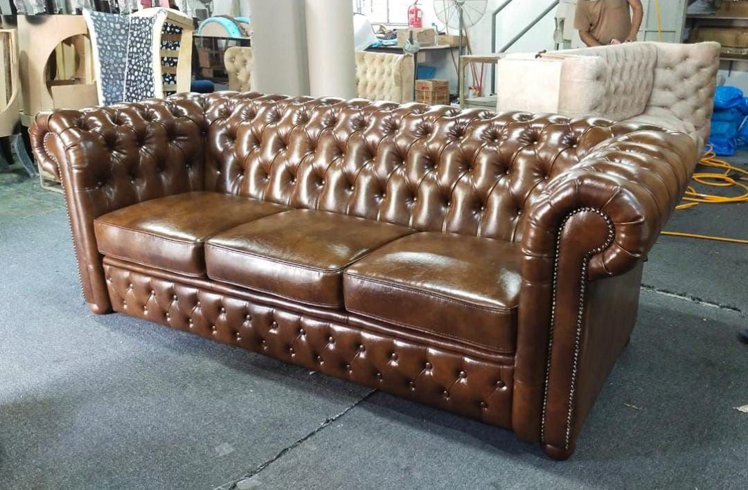 Sofa Edwardian Chesterfield, Furniture & Home Living, Furniture, Sofas