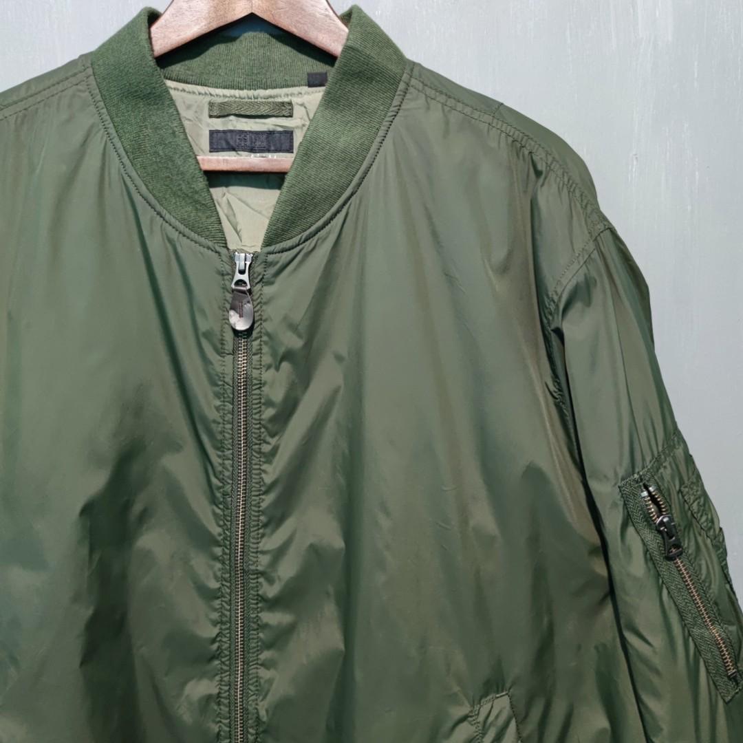 UNIQLO BOMBER JACKET, Men's Fashion, Coats, Jackets and Outerwear on