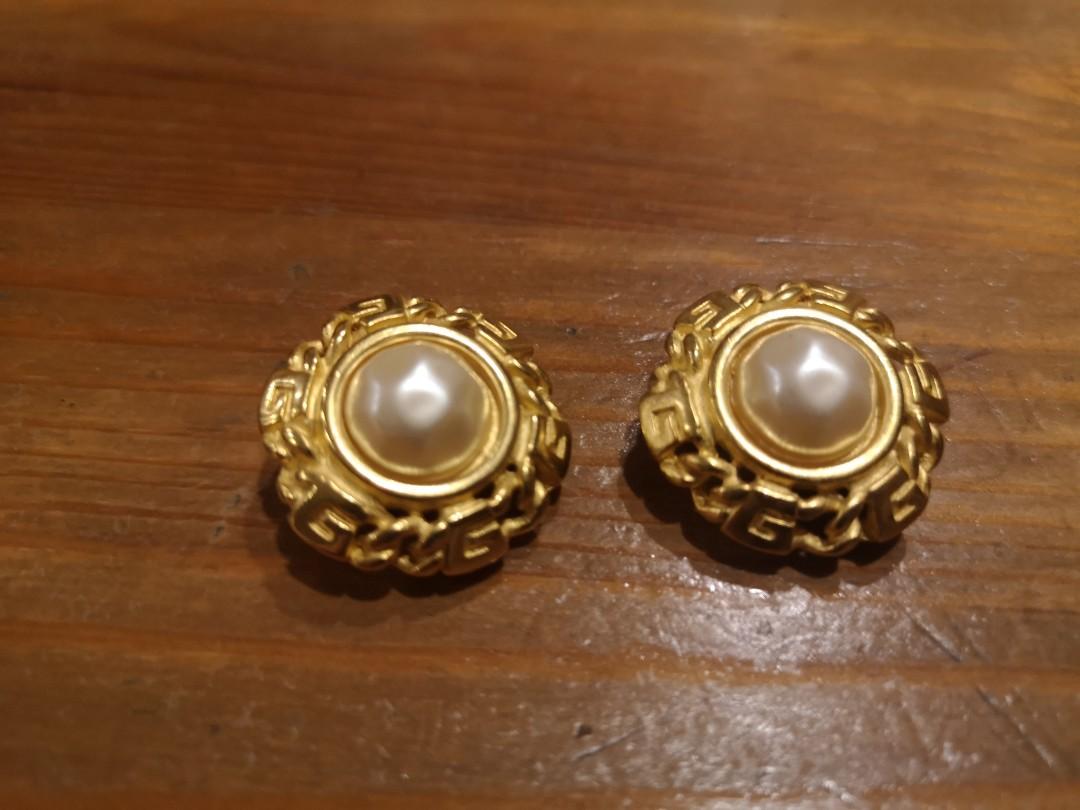 Givenchy clip on earrings outlet