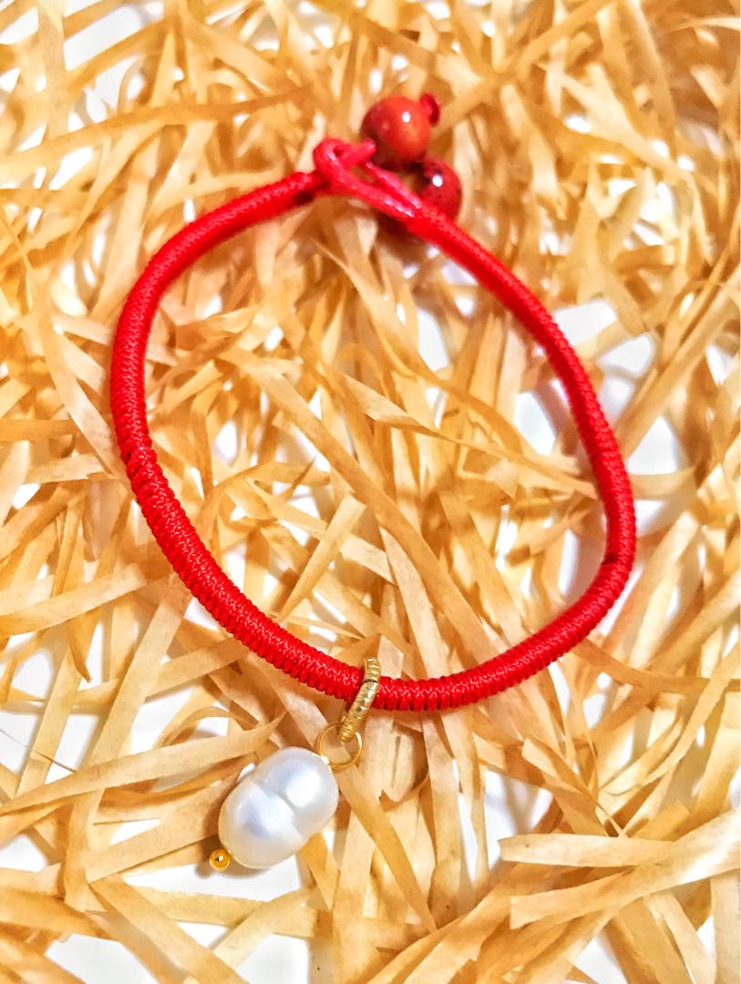 White Pearl Red String Bracelet 1, Women's Fashion, Jewelry