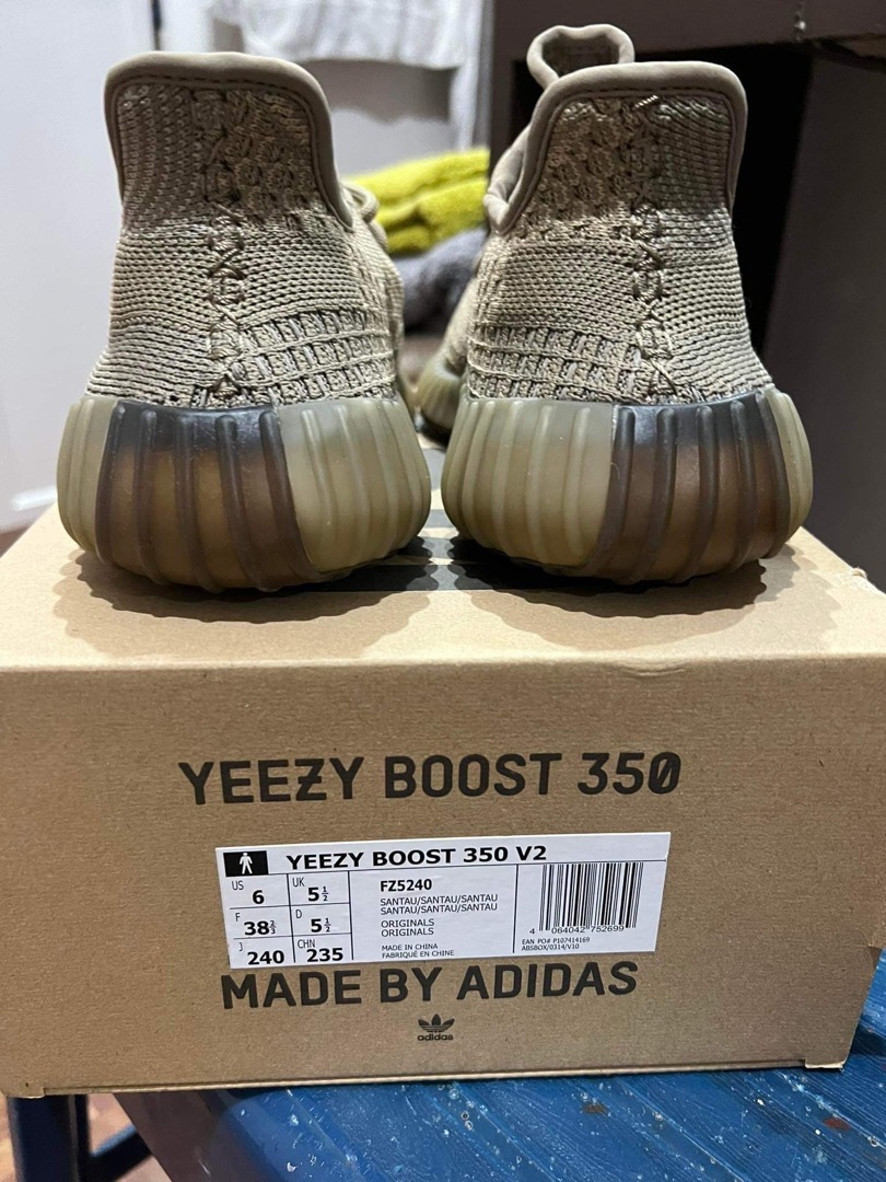 yeezy boost 350 v2 footlocker