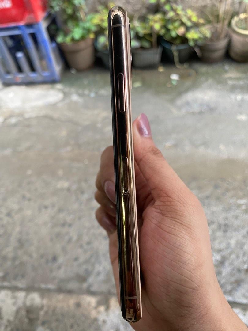 11 pro (Category: iPhone 11 Series) located in Manila. Submitted by ashanti_21 (Listing ID 1181377408, Image 2). Description: 11 pro gold 64gb Factory Unlocked face id true tone worked. 📲.