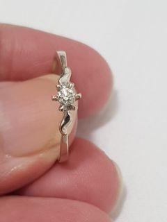 18K White Gold .08 Cute Diamond Ring Size 5.5