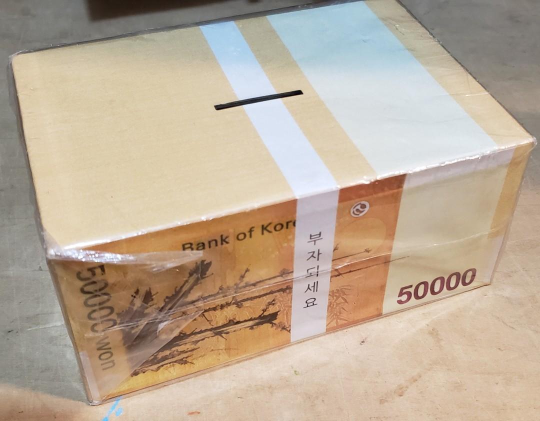韓國一大疊紙幣銀紙5萬won 錢罌錢箱, 興趣及遊戲, 玩具& 遊戲類- Carousell