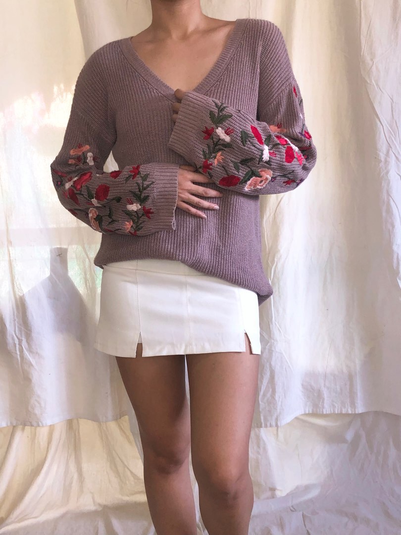 American eagle bishop sleeves sweater with floral embroidery