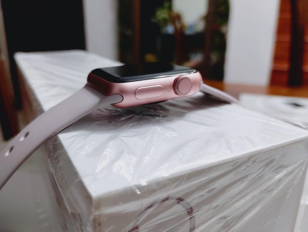 Apple Watch 38mm Rose Gold Aluminum With Lavender Sport Band