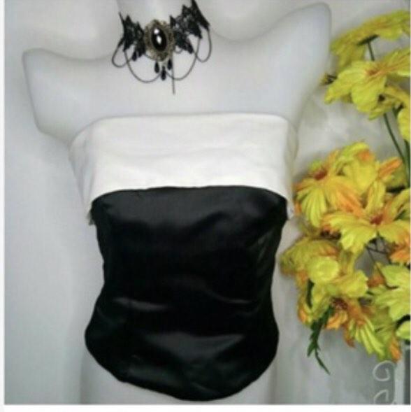 Black and white corset (Category: Luxury Apparel) located in Cebu City. Submitted by dandelionne (Listing ID 1181475255, Image 1). Description: super cute satin/silk material teo tone corset no bones up to 28 waist 14 length .