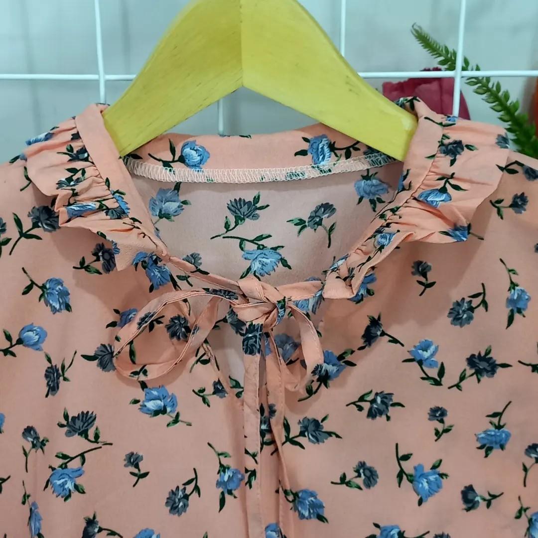 Blouse Bunga peach | Blouse Floral, Fesyen Wanita, Pakaian ...