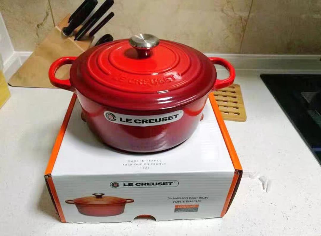 Brand new original genuine Le Creuset cast iron pot clearance