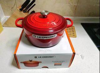BNIB Le Creuset Enameled Cast Iron 7.5 Qt Red Soup Pot Dutch Oven w Glass  Lid