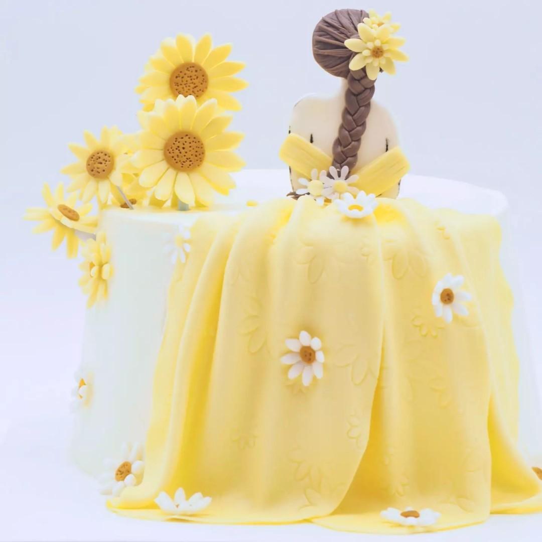 Yellow Birthday Cake 11 Beautiful Yellow Birthday Cakes Photo Yellow Rose  Birthday Cake - birijus.com | Birthday cake for mom, Yellow birthday cakes,  Cake