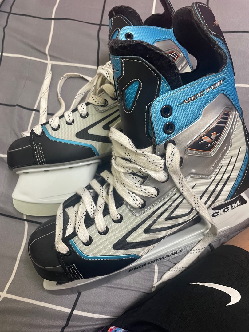 CCM ICE SKATE SHOES, Sports Equipment, Sports & Games, Skates, Rollerblades  & Scooters on Carousell