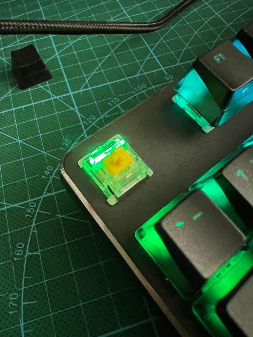 Custom Keyboard (Glorious GMMK barebone, Gateron Yellow lubed and