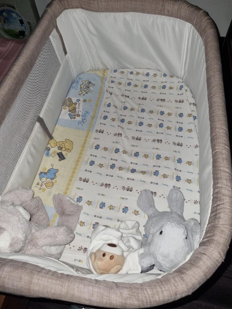 Dreemee side sleeping cot, Babies & Kids, Baby Nursery & Kids Furniture