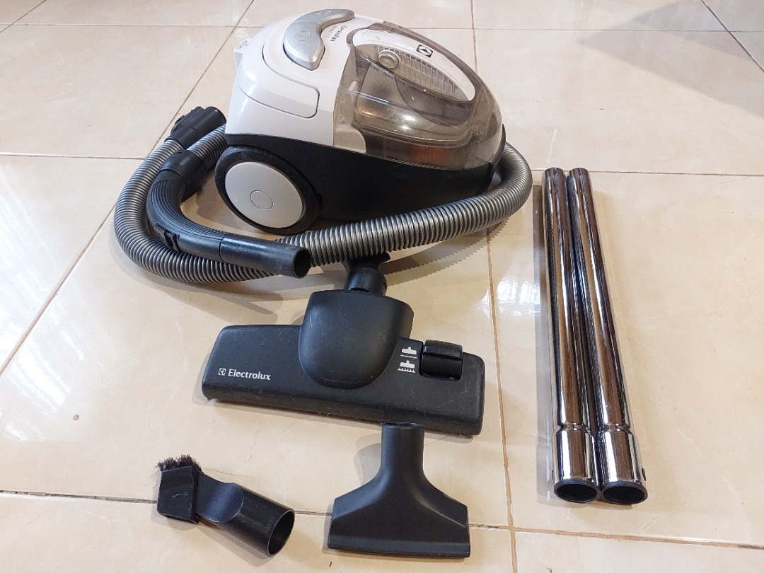 Electrolux Bagless Vacuum, TV & Home Appliances, Vacuum Cleaner