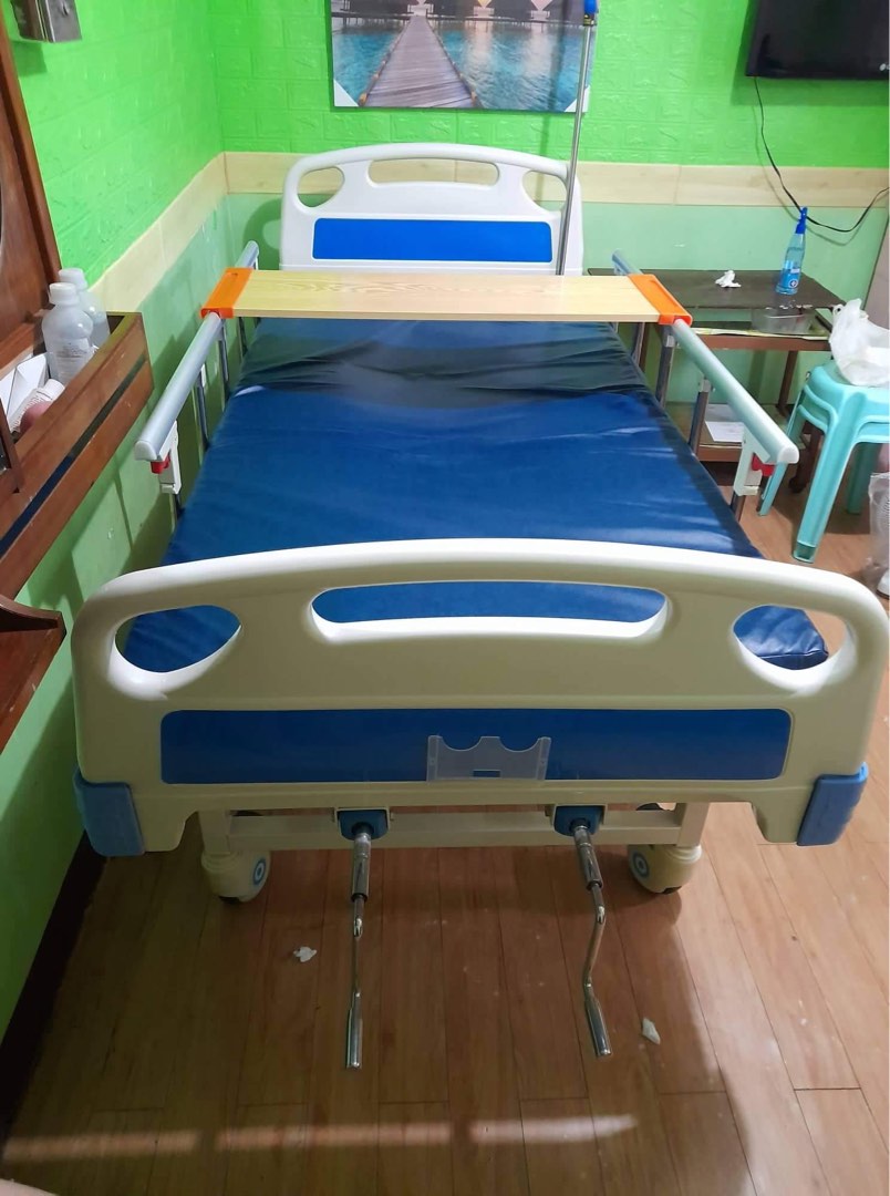 [For Sale] Hospital Bed with Complete set, Health & Nutrition, Medical
