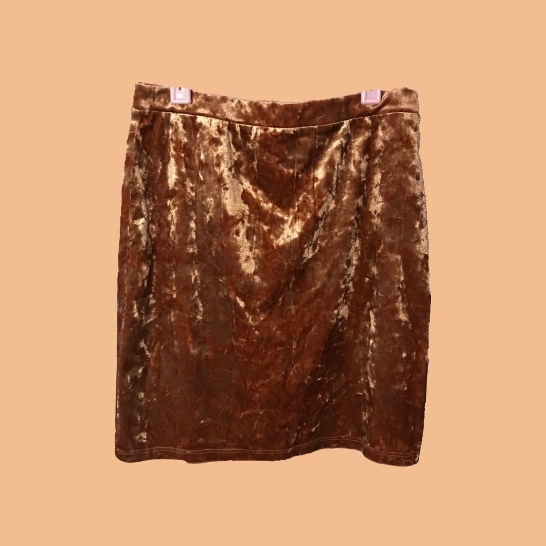 Forever 21 Velvet Skirt (Category: Skirts) located in Noveleta. Submitted by brizzble (Listing ID 1181439915, Image 1). Description: - used once - actual color may vary due to lighting - shipping thru gogo express / lalamove / j&t (buyer will shoulder sf) - MOP: gcash, bpi, landbank rfs: need funds for dorm fees .