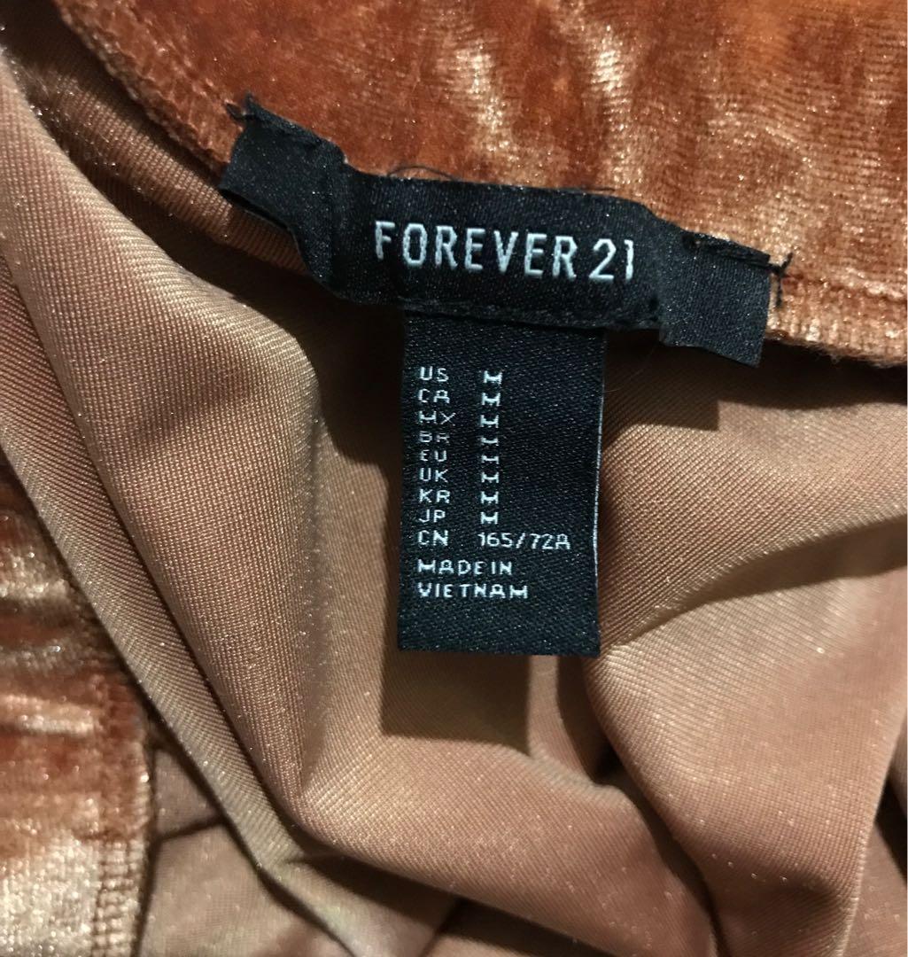 Forever 21 Velvet Skirt (Category: Skirts) located in Noveleta. Submitted by brizzble (Listing ID 1181439915, Image 2). Description: - used once - actual color may vary due to lighting - shipping thru gogo express / lalamove / j&t (buyer will shoulder sf) - MOP: gcash, bpi, landbank rfs: need funds for dorm fees .