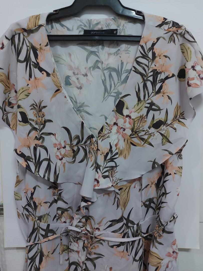 Formal Floral Blouse XL (Category: Blouses) located in Makati City. Submitted by heryet (Listing ID 1181414000, Image 1). Description: pretty floral wrap around blouse can fit up to XL frame.