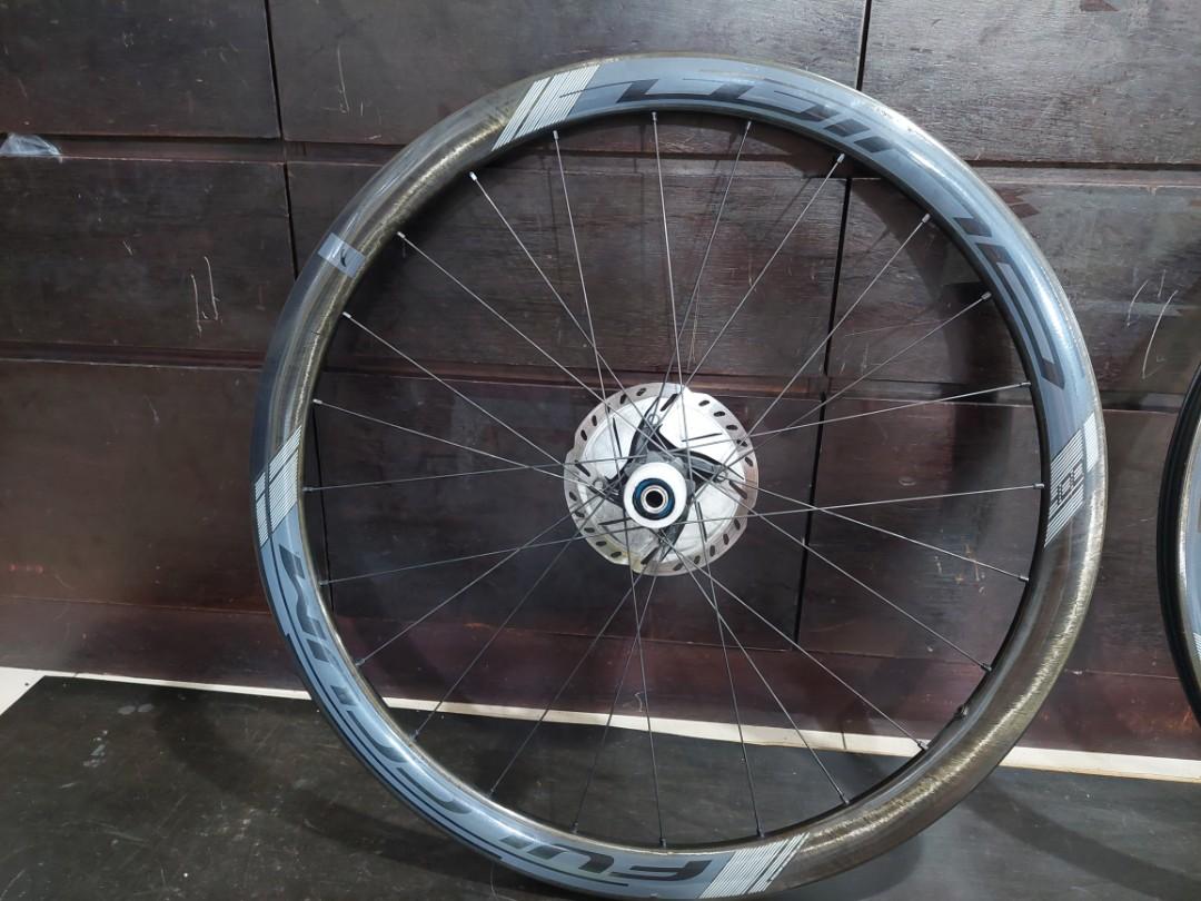 Roue fulcrum sales wind 400 carbon