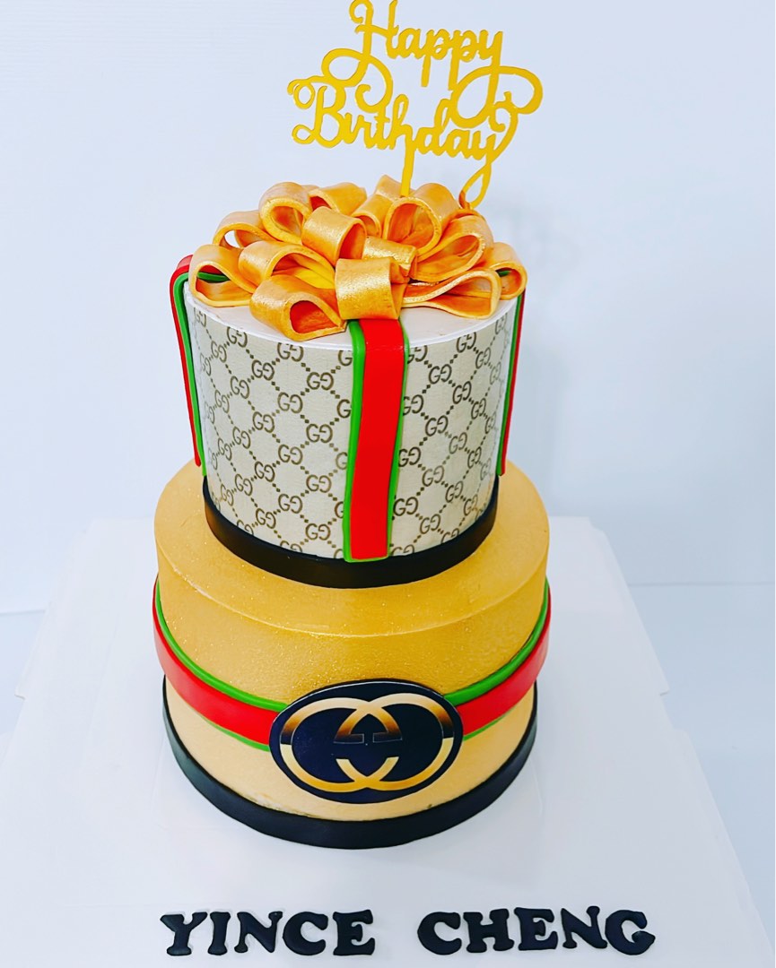 Golden Gucci cake for a fashion lover