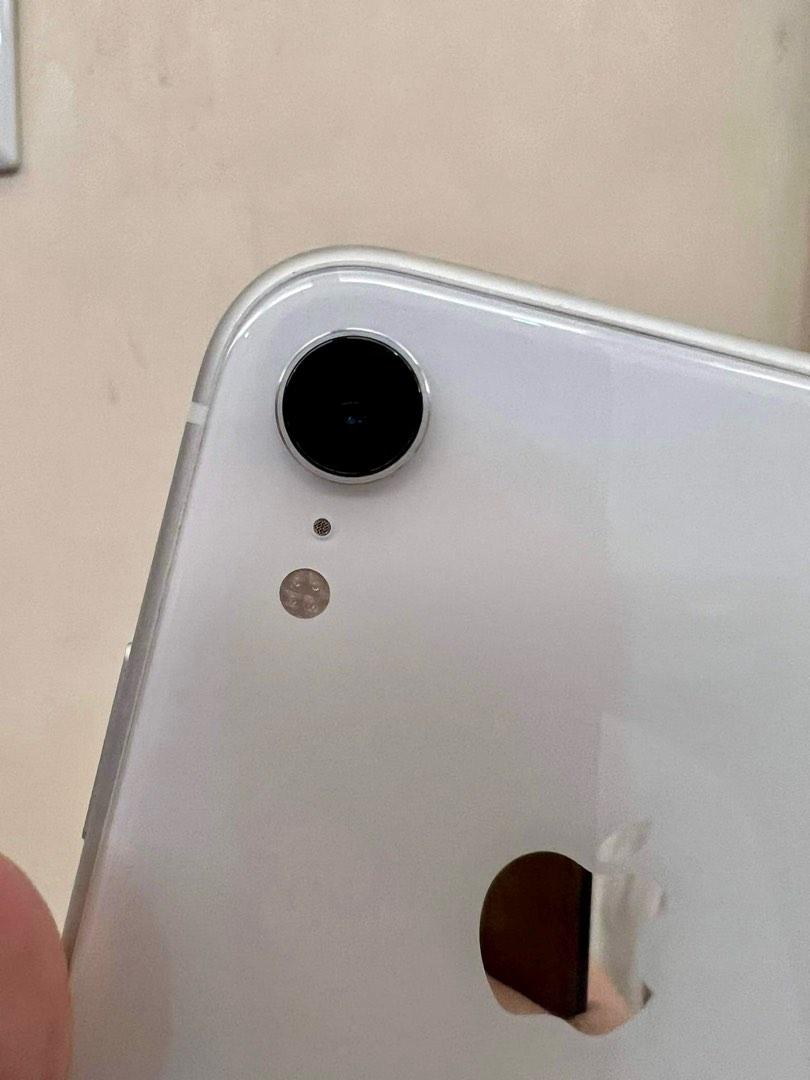 Iphone Xr 128gb (Category: iPhone X Series) located in Bulacan. Submitted by nicoleprelovedd (Listing ID 1181432058, Image 3). Description: iphone xr 128gb smartlocked (sun & tnt sim allowed) 94% batt health 6months old complete box with cord free 2 case.