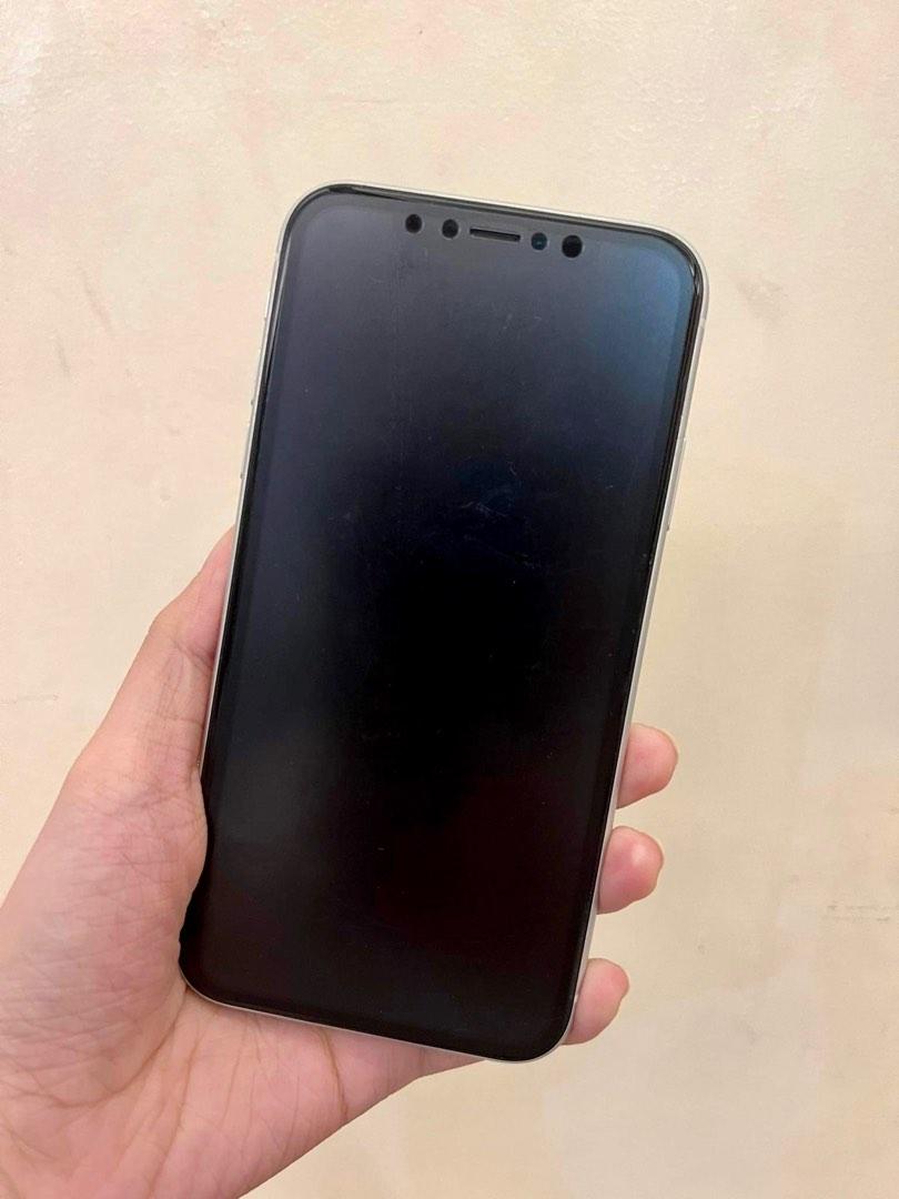Iphone Xr 128gb (Category: iPhone X Series) located in Bulacan. Submitted by nicoleprelovedd (Listing ID 1181432058, Image 2). Description: iphone xr 128gb smartlocked (sun & tnt sim allowed) 94% batt health 6months old complete box with cord free 2 case.