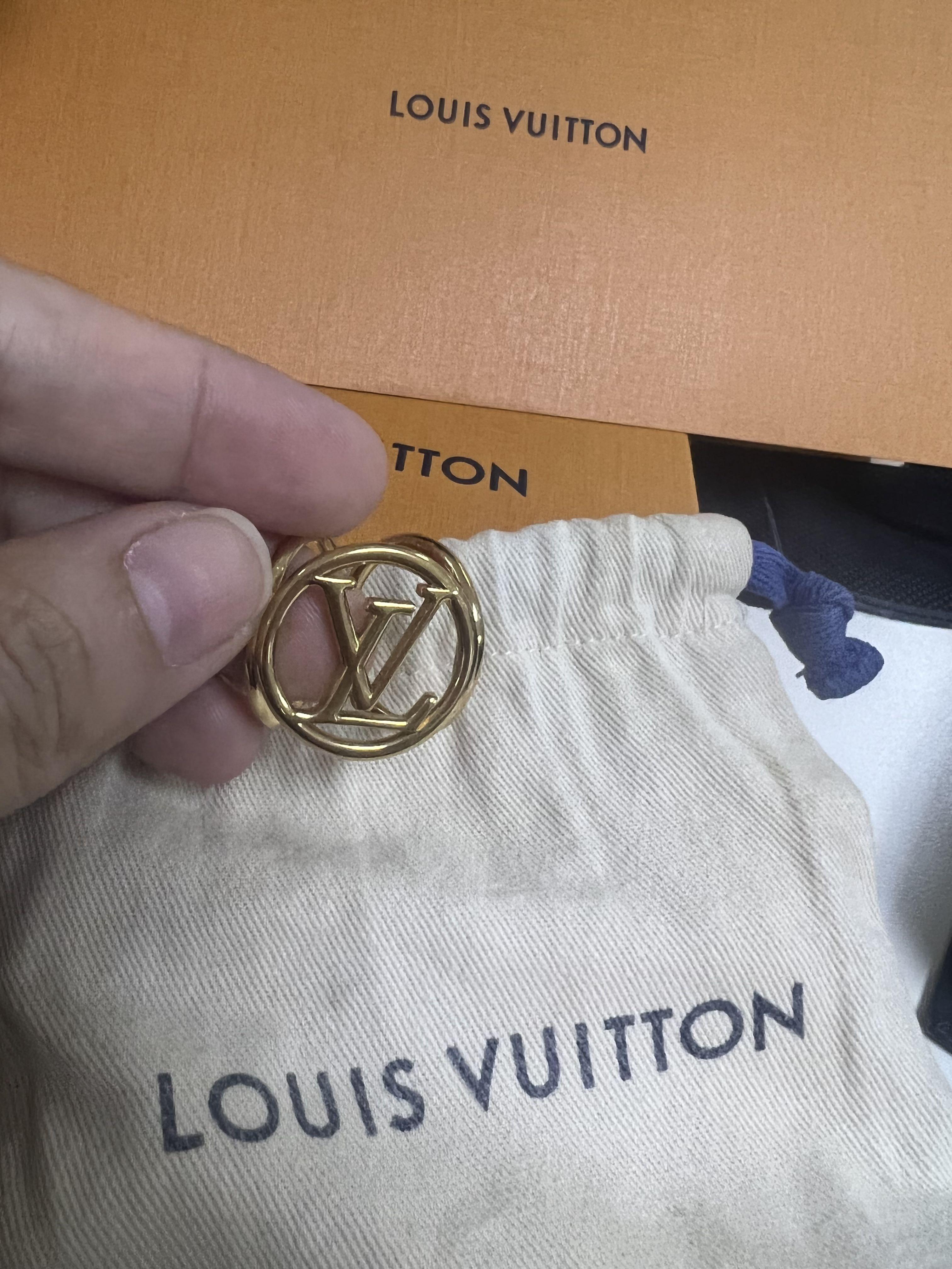 Louis Vuitton Louise scarf holder, Luxury, Accessories on Carousell