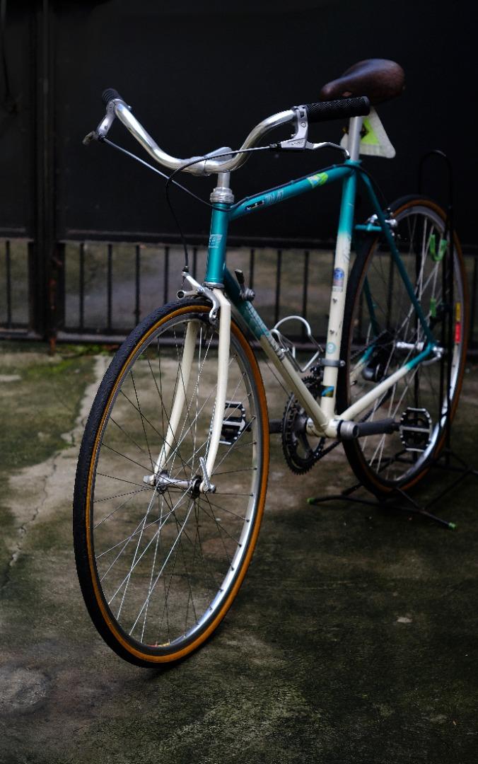 MARUISHI TRIATHROAD 701AT (Category: Bicycles) located in Quezon City. Submitted by subzero3102 (Listing ID 1181416956, Image 1). Description: SELLING and rehoming a classic beauty, MARUISHI TRIATHROAD 701AT. Originally built for triathlon in the early days, fairly lightweight Cro.Mo. double-butted frame and fork in large size (55st-55tt). Bottom of the frame is marked "9" or "6", probably a team member issue. Equipped with Shimano Exage Sport gr