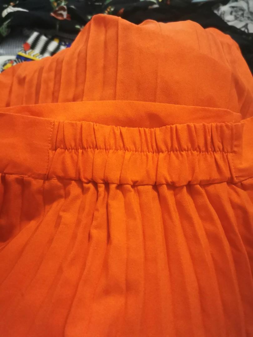 Maxi Pleated skirt, Women's Fashion, Bottoms, Skirts on Carousell