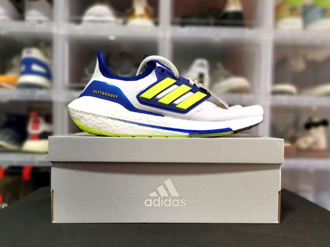 Ultra boost white online yellow