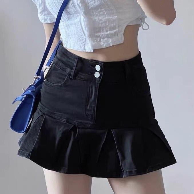 Flare Black Mini Skirt (Preloved), Women's Fashion, Bottoms, Skirts on  Carousell