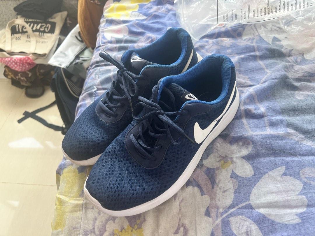 nike men navy blue sneakers