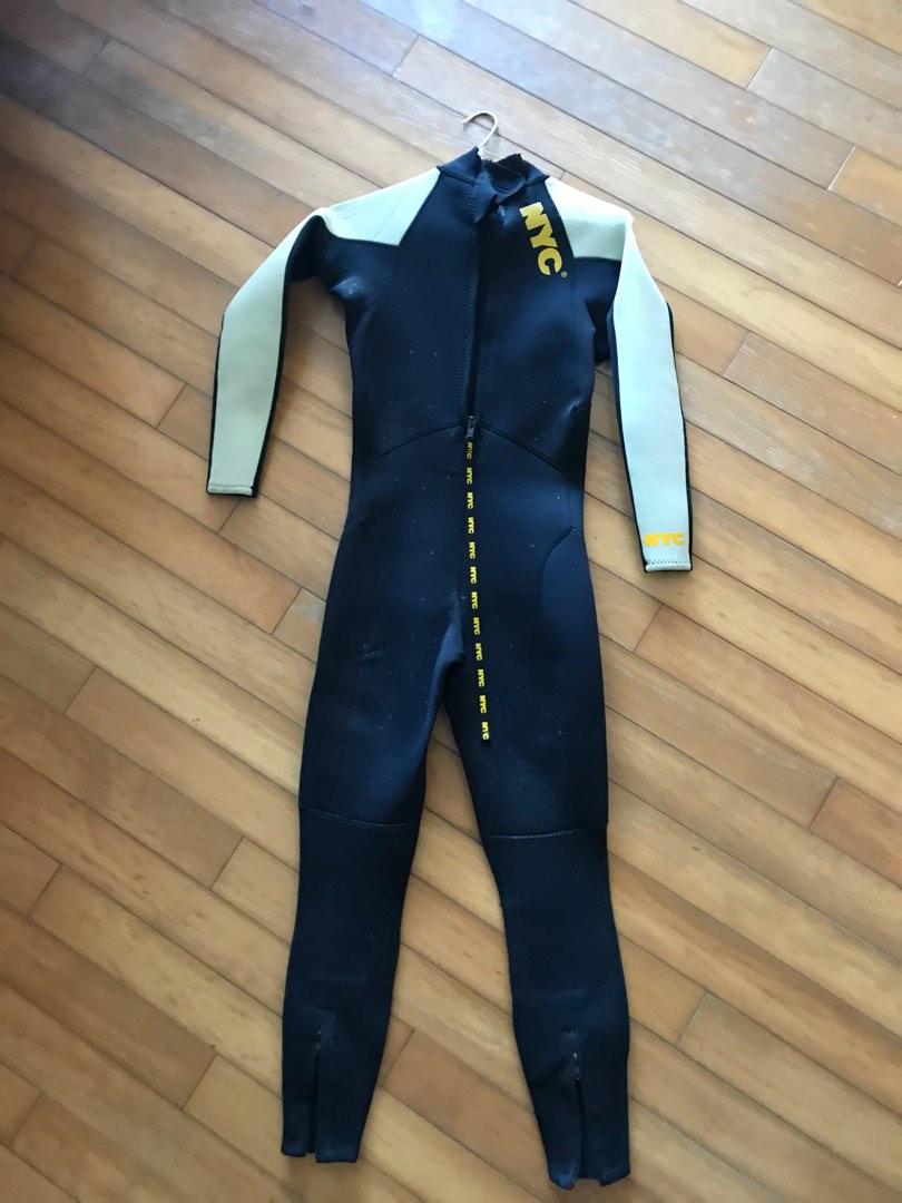 NYC mens ‘S’ wetsuit, 運動產品, 其他運動配件 Carousell