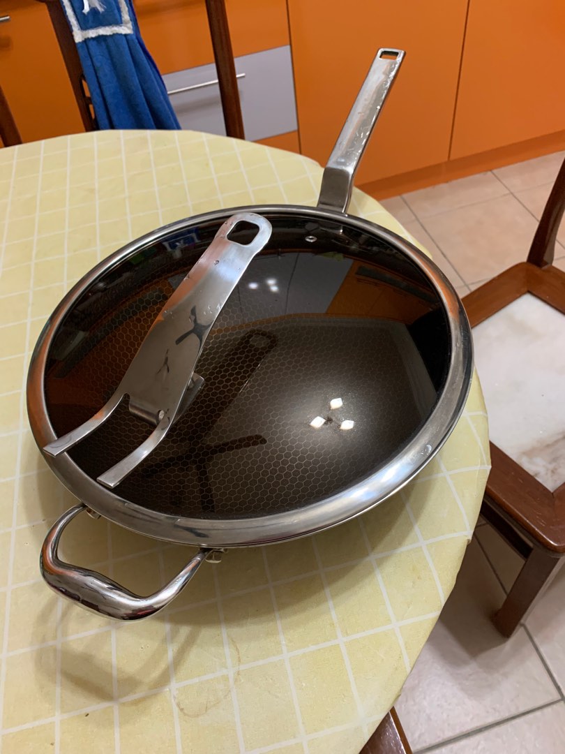 Rabbit Mart 34cm Honeycomb Non Stick Wok, TV & Home Appliances, Kitchen ...