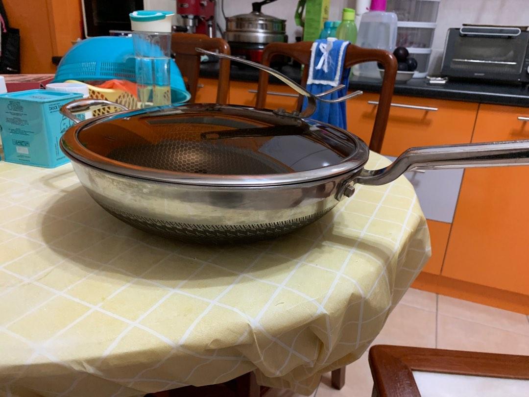Rabbit Mart 34cm Honeycomb Non Stick Wok, TV & Home Appliances, Kitchen ...