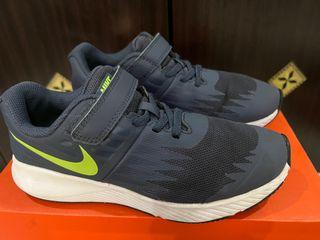 Sepatu anak Nike
