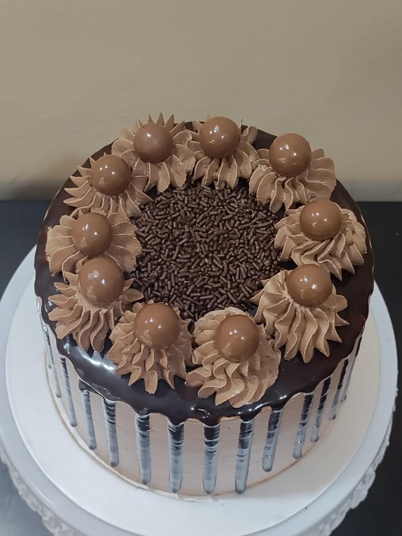 Signature Classic Chocolate Fudge Cake! Eggless Available too!, Food