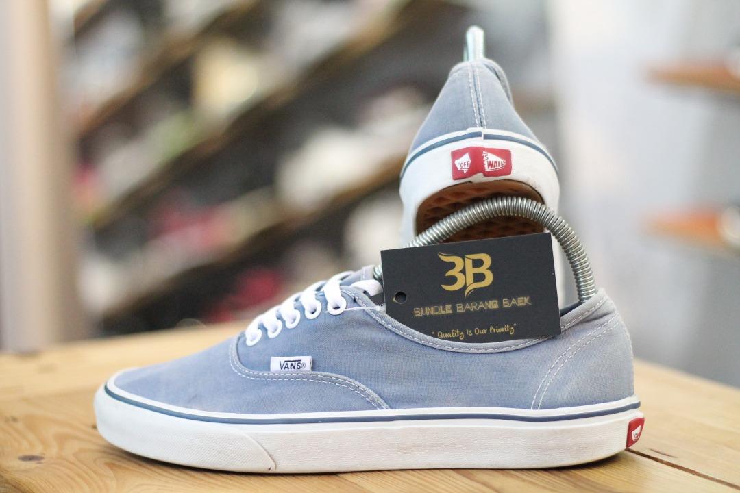 Size 7.5 UK 41 EUR VANS Authentic Shoes. Men s Fashion