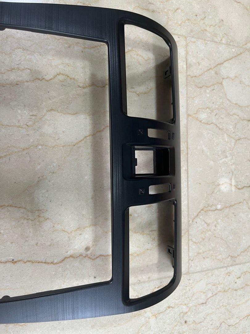 Subaru Forester 2.0XT (SJG) original Harman Kardon head unit and frame