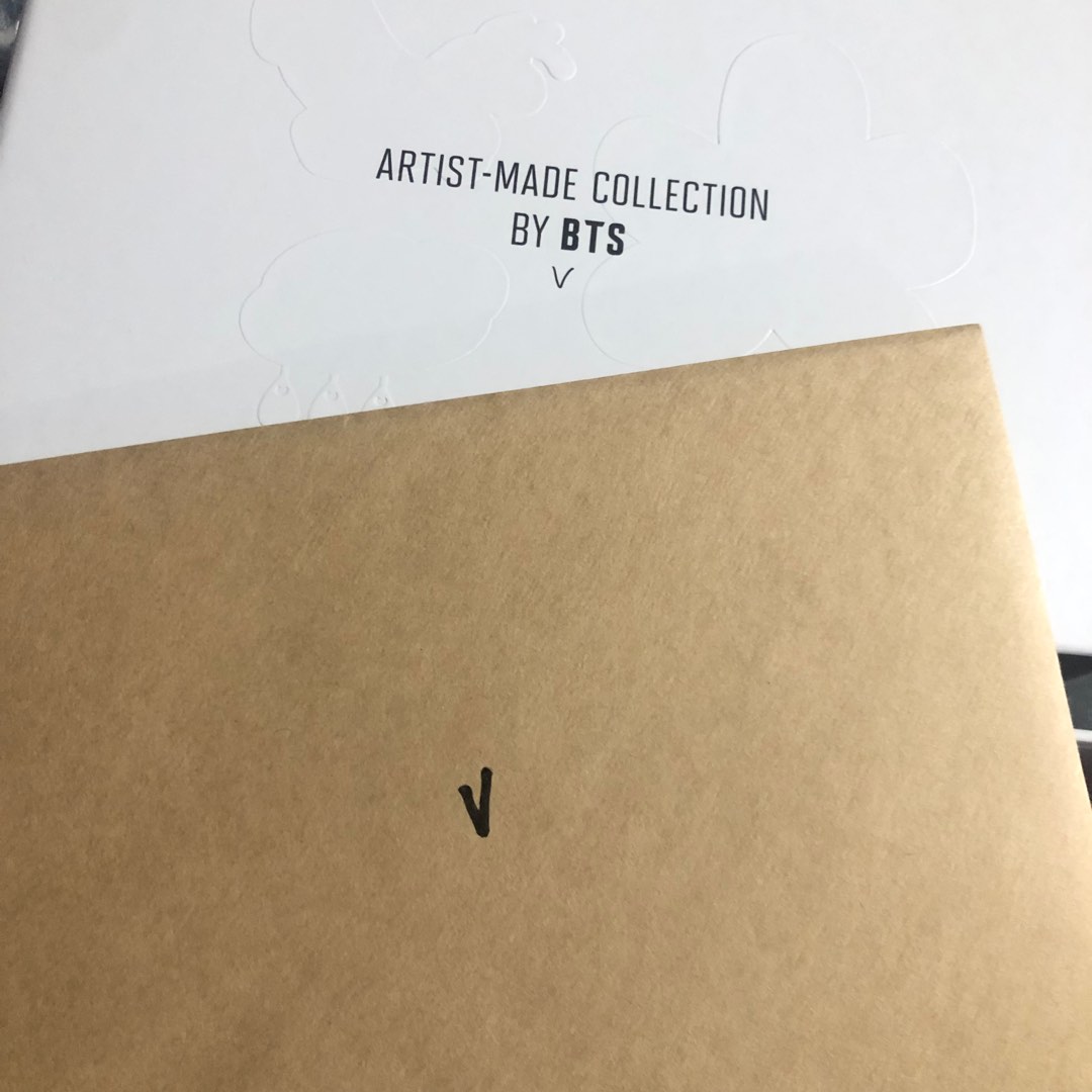 Taehyung Artist Made Brooch PC and Making Log On Hand, Hobbies & Toys