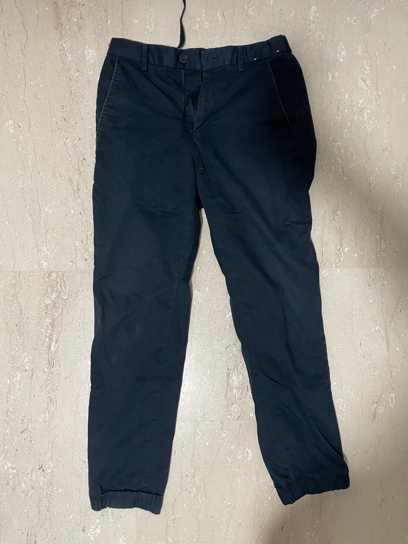 Uniqlo Joggers, Men's Fashion, Bottoms, Joggers on Carousell