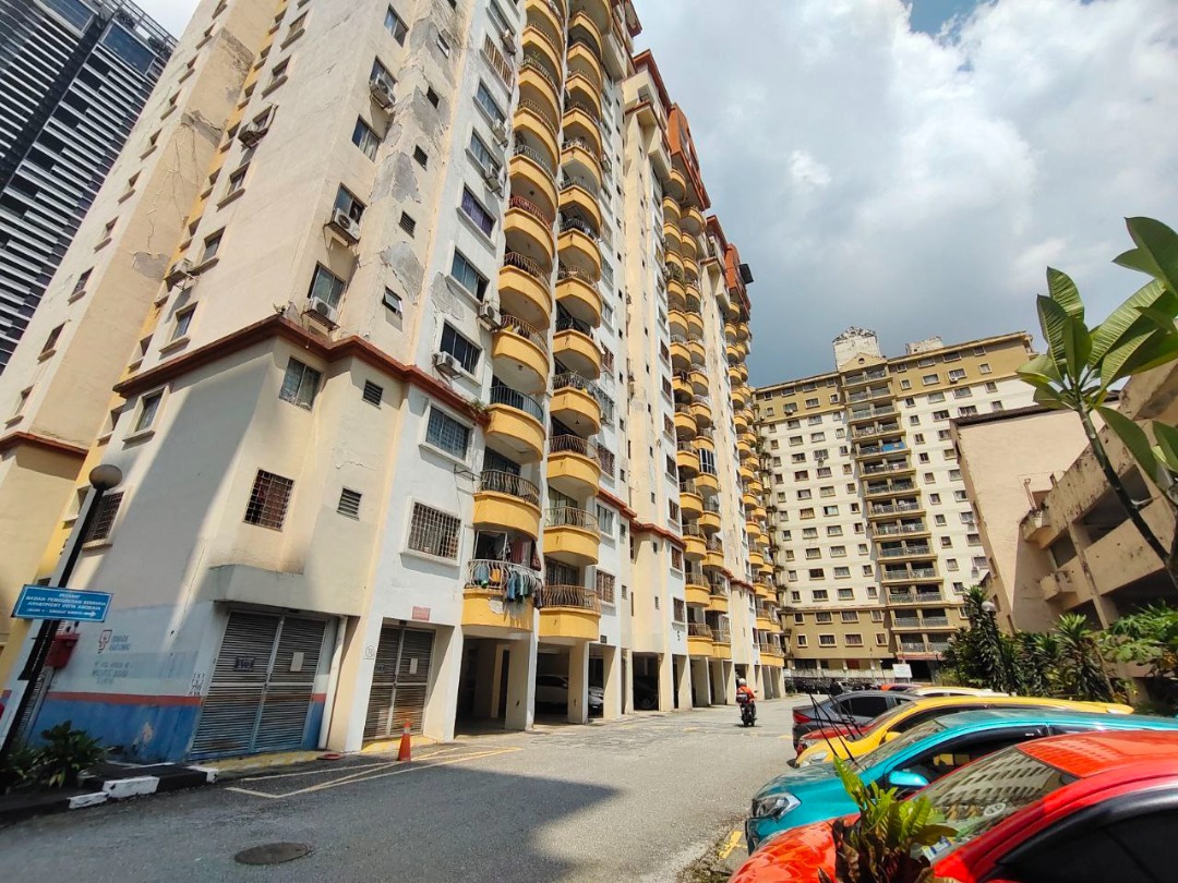 Vista Angkasa Apartment, Pantai Dalam/ Bangsar South behind LRT