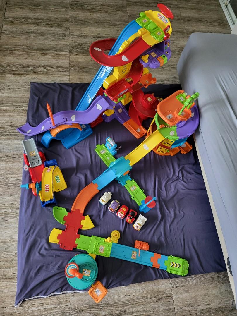 Vtech toy car playset, 興趣及遊戲, 玩具 & 遊戲類 Carousell