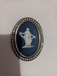 Wedgwood cameo pendant,  silver frame,  missing pin.