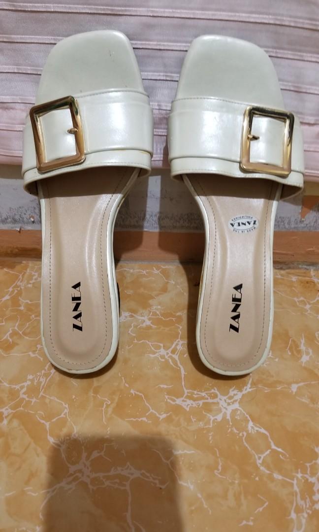 Zanea wedge (Category: Wedges) located in Bulacan. Submitted by Elljin (Listing ID 1181436296, Image 2). Description: size 8 zanea brand wedge white.